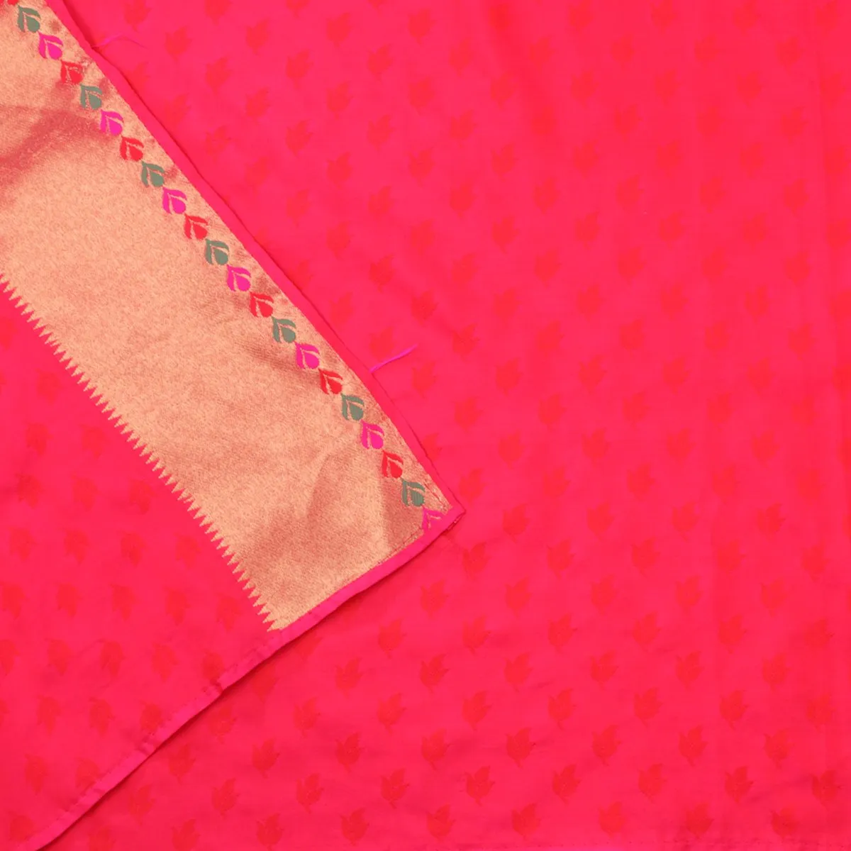 Handwoven Chilli Red Paithani Silk Sari - WIISHNIKARIDNAM0081